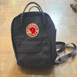 Fjallraven Kanken. Small